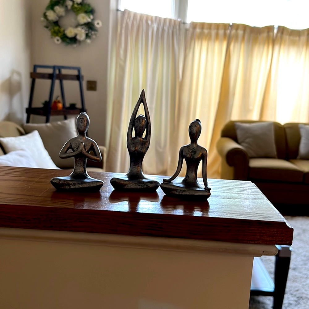 Decorative Art Statue Set in calm textured silver